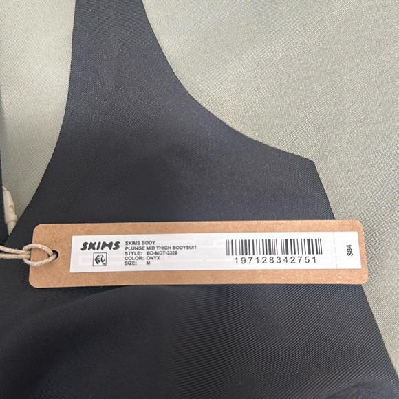 SKIMS Body Plunge Mid Thigh Body Suit - Picture 2 of 2